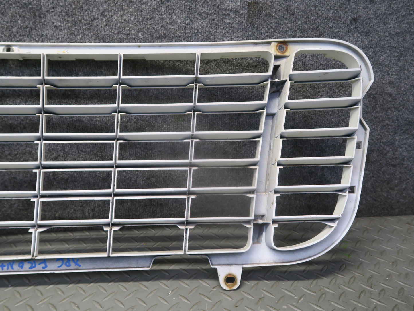 2008-2010 Porsche Cayenne 957 Turbo Front Bumper Center Grille Sand White