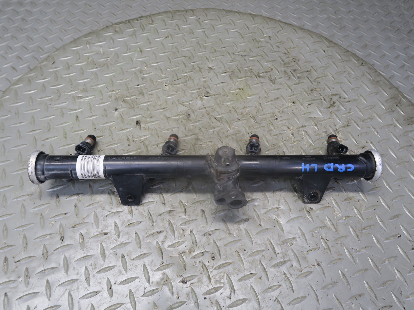 03-04 Chevrolet SSR V8 5.3L Left Fuel Rail Pipe w Injectors Assy 49K Miles OEM