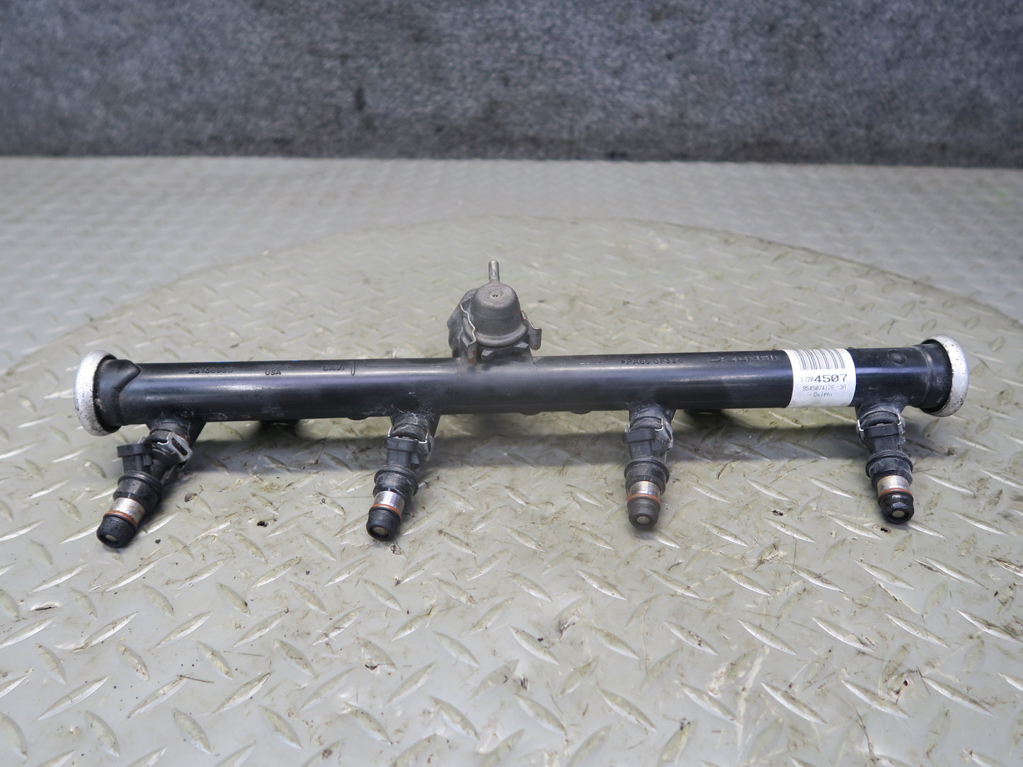 03-04 Chevrolet SSR V8 5.3L Left Fuel Rail Pipe w Injectors Assy 49K Miles OEM