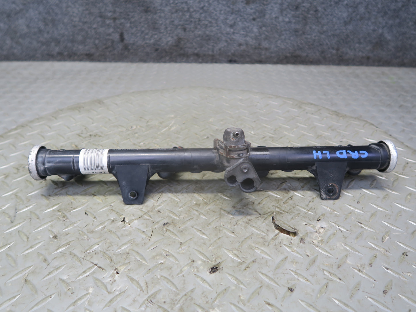 03-04 Chevrolet SSR V8 5.3L Left Fuel Rail Pipe w Injectors Assy 49K Miles OEM