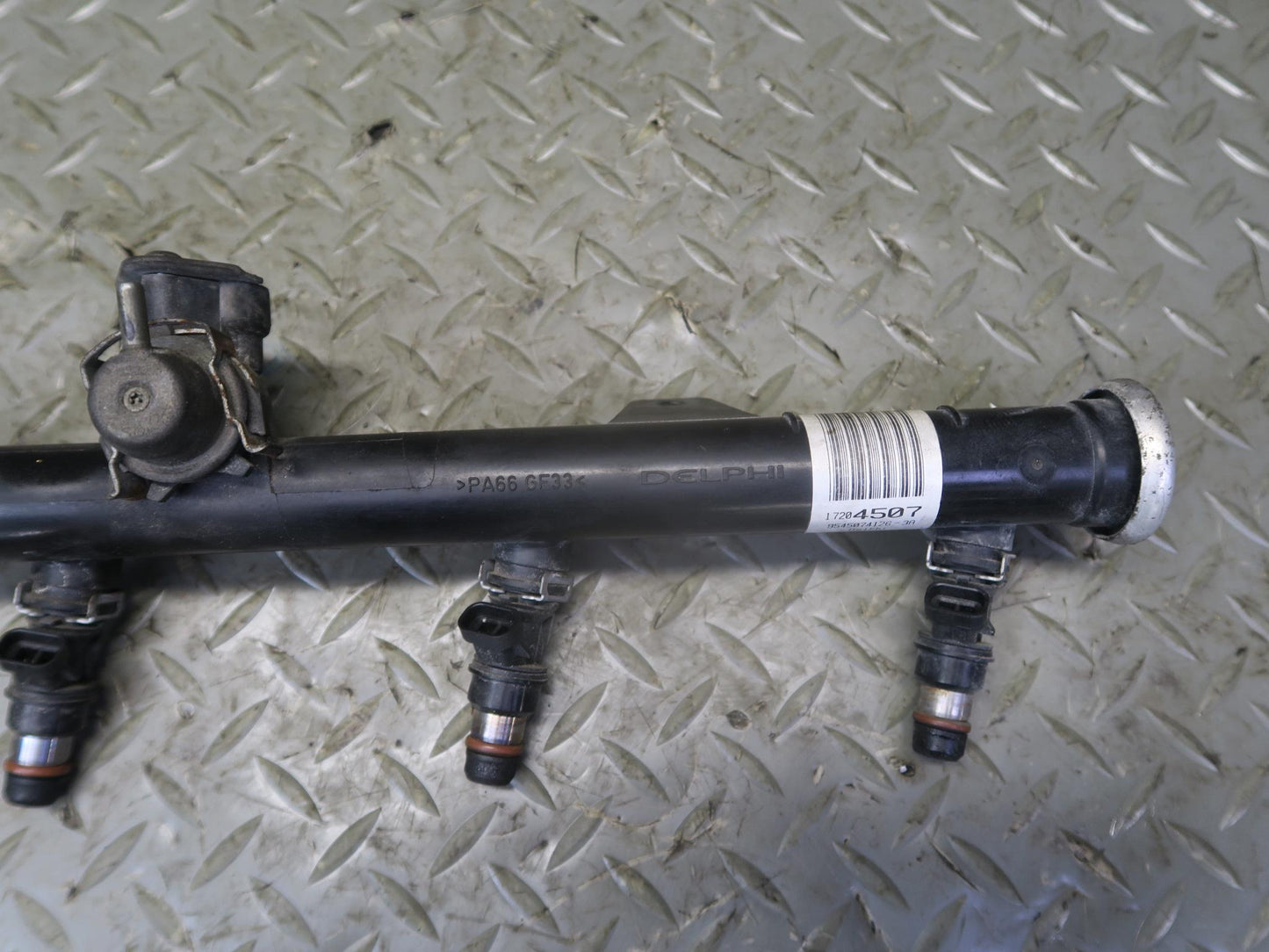 03-04 Chevrolet SSR V8 5.3L Left Fuel Rail Pipe w Injectors Assy 49K Miles OEM