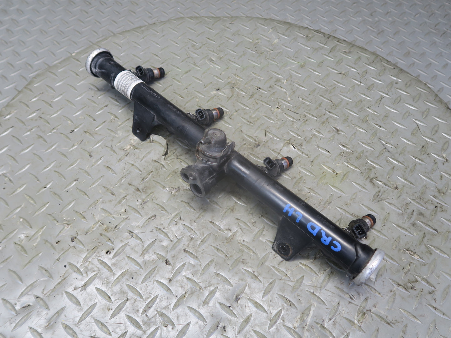 03-04 Chevrolet SSR V8 5.3L Left Fuel Rail Pipe w Injectors Assy 49K Miles OEM