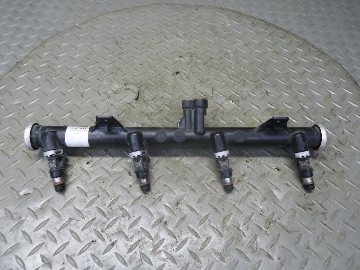 03-04 Chevrolet SSR V8 5.3L Left Fuel Rail Pipe w Injectors Assy 49K Miles OEM