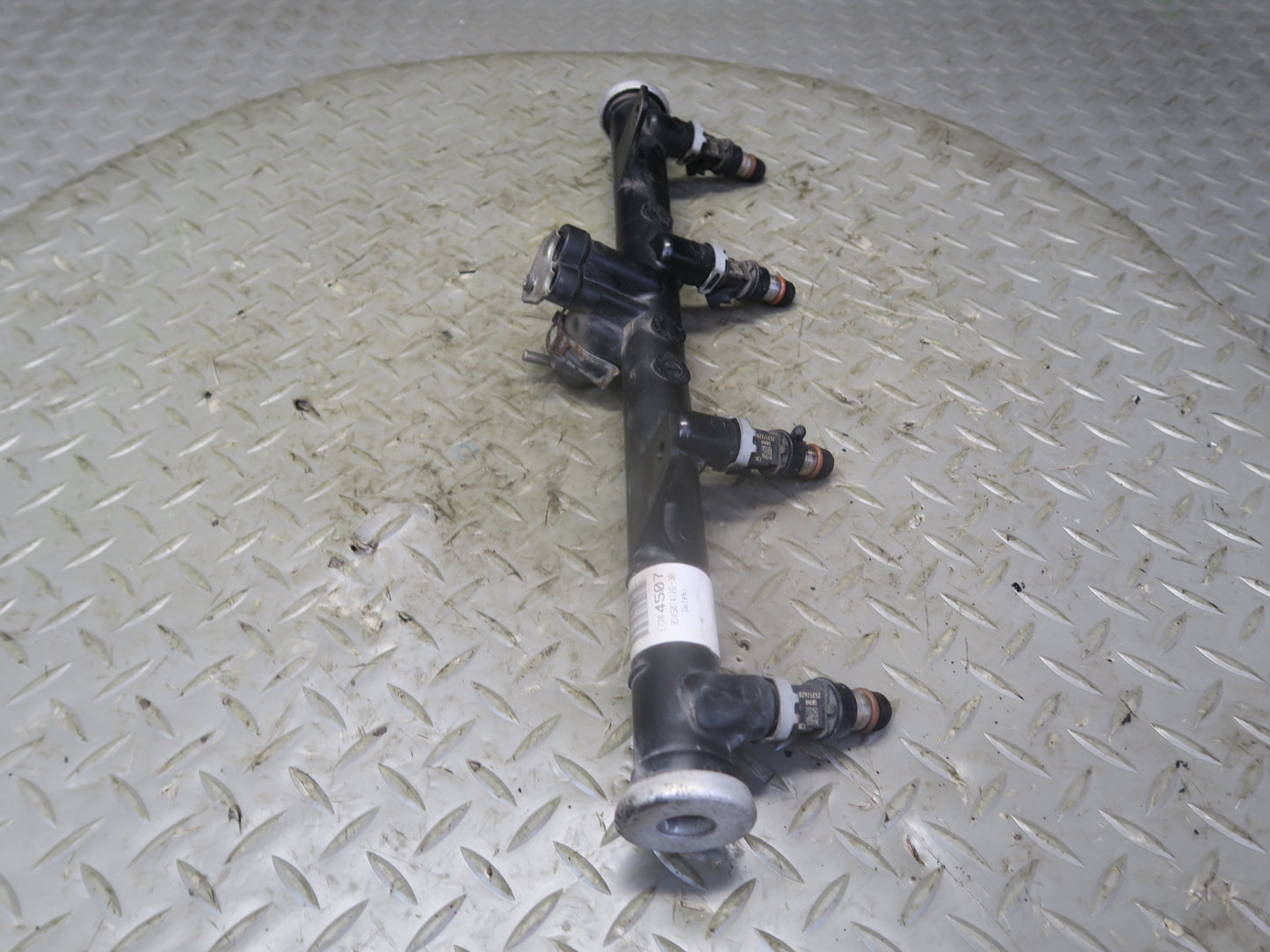 03-04 Chevrolet SSR V8 5.3L Left Fuel Rail Pipe w Injectors Assy 49K Miles OEM