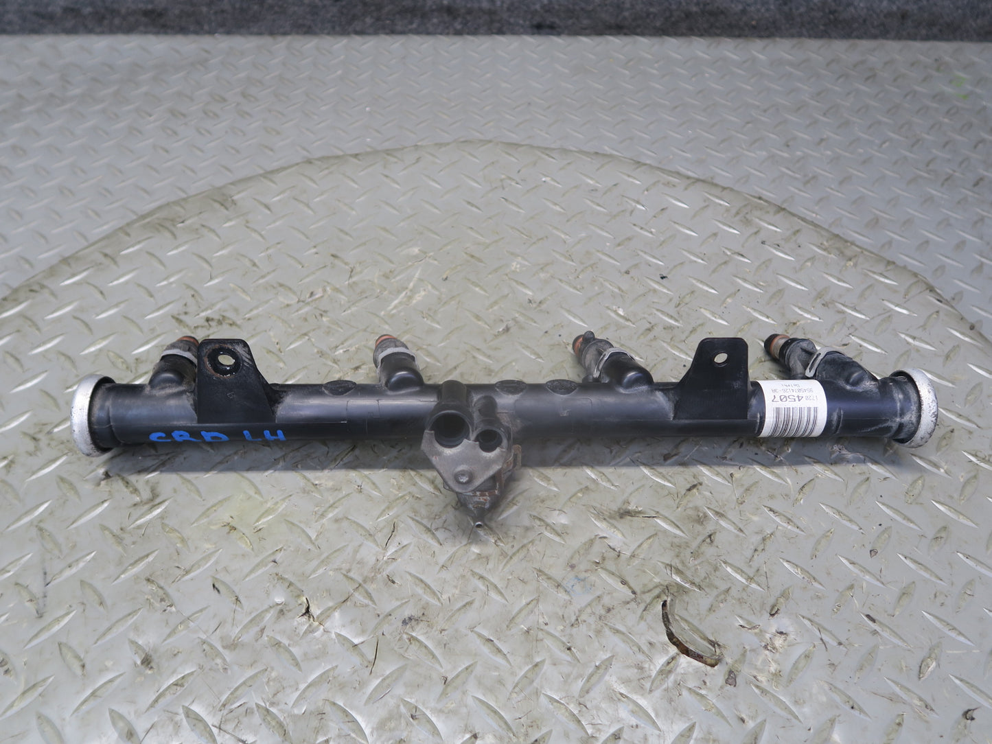 03-04 Chevrolet SSR V8 5.3L Left Fuel Rail Pipe w Injectors Assy 49K Miles OEM