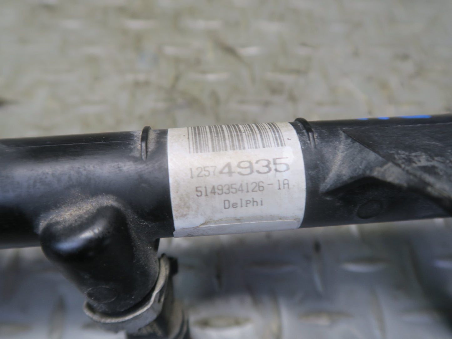 03-04 Chevrolet SSR V8 5.3L Right Fuel Rail Pipe w Injectors Assy 49K Miles OEM