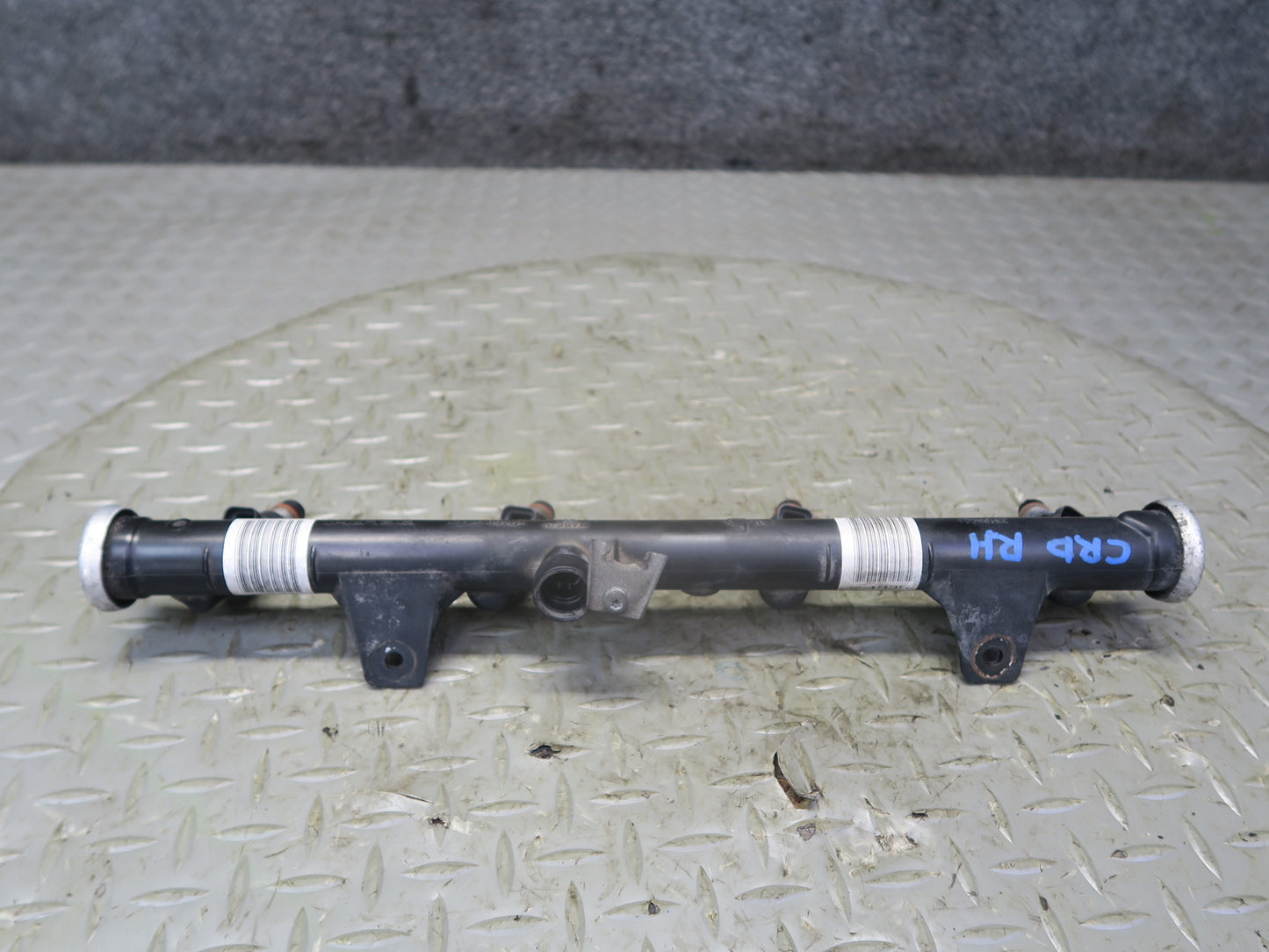 03-04 Chevrolet SSR V8 5.3L Right Fuel Rail Pipe w Injectors Assy 49K Miles OEM