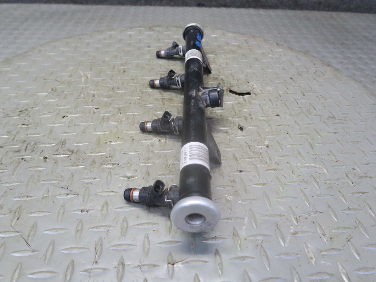 03-04 Chevrolet SSR V8 5.3L Right Fuel Rail Pipe w Injectors Assy 49K Miles OEM