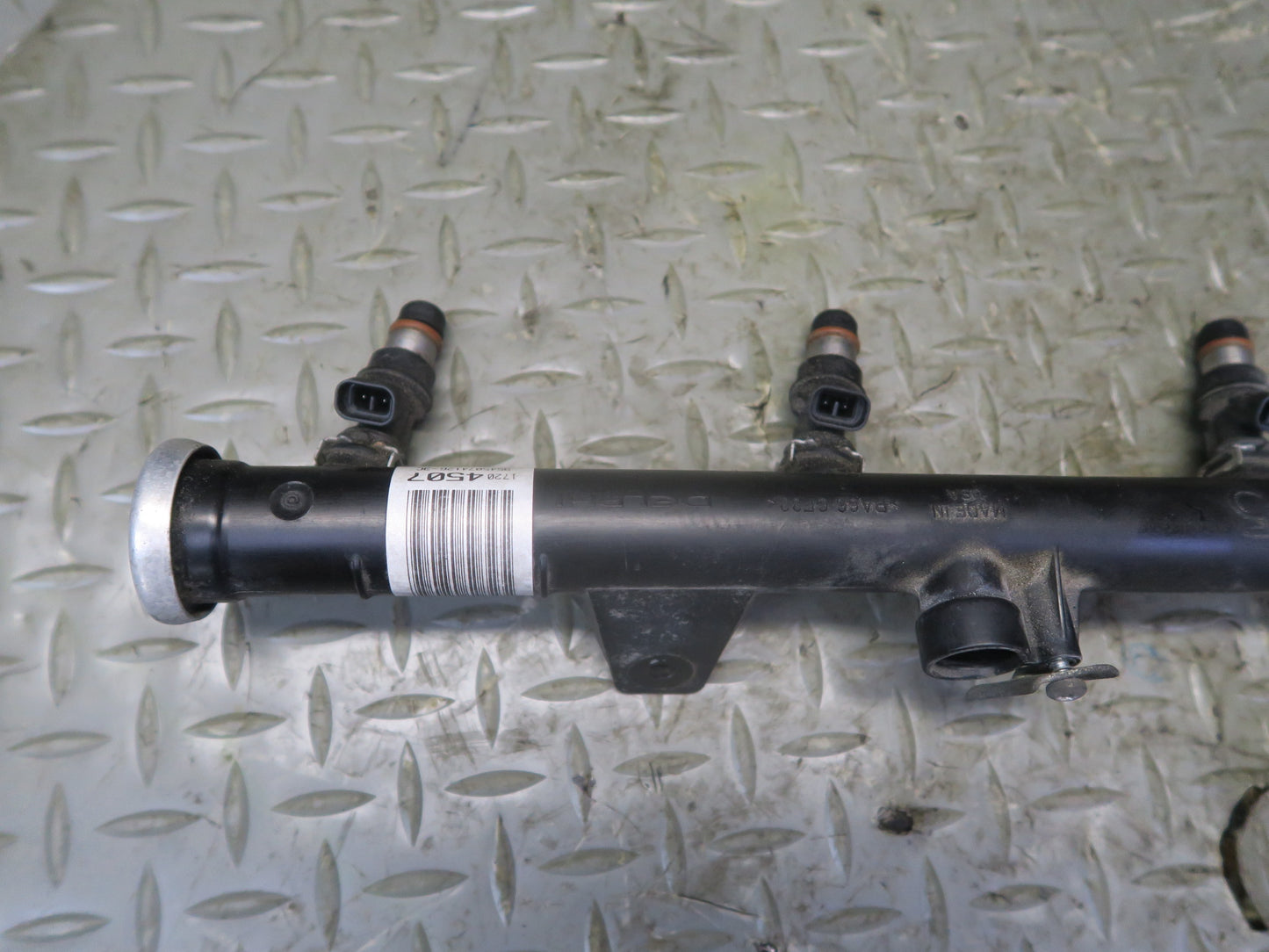 03-04 Chevrolet SSR V8 5.3L Right Fuel Rail Pipe w Injectors Assy 49K Miles OEM