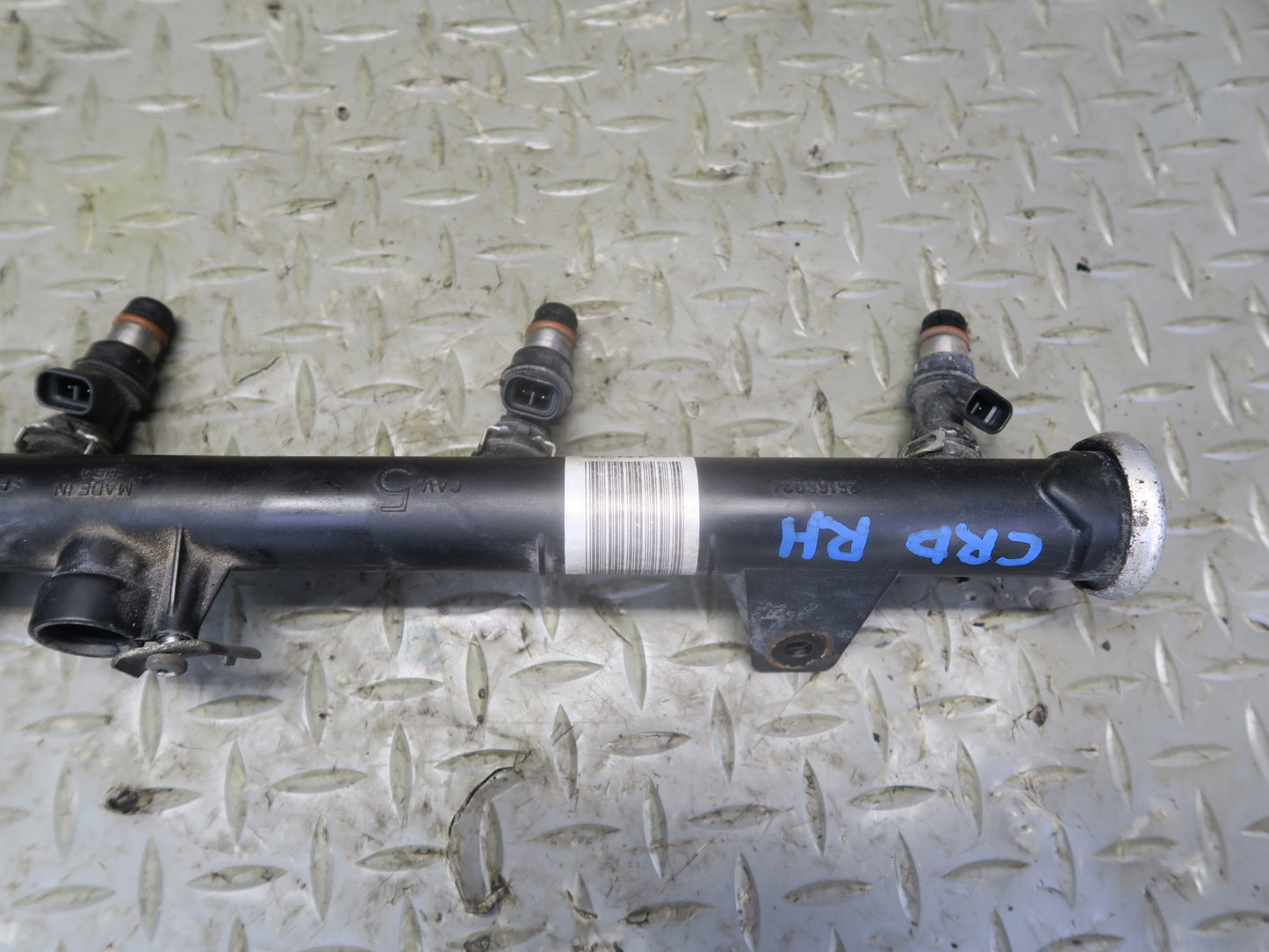 03-04 Chevrolet SSR V8 5.3L Right Fuel Rail Pipe w Injectors Assy 49K Miles OEM