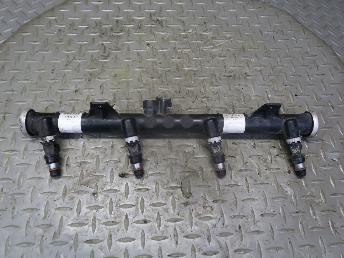 03-04 Chevrolet SSR V8 5.3L Right Fuel Rail Pipe w Injectors Assy 49K Miles OEM