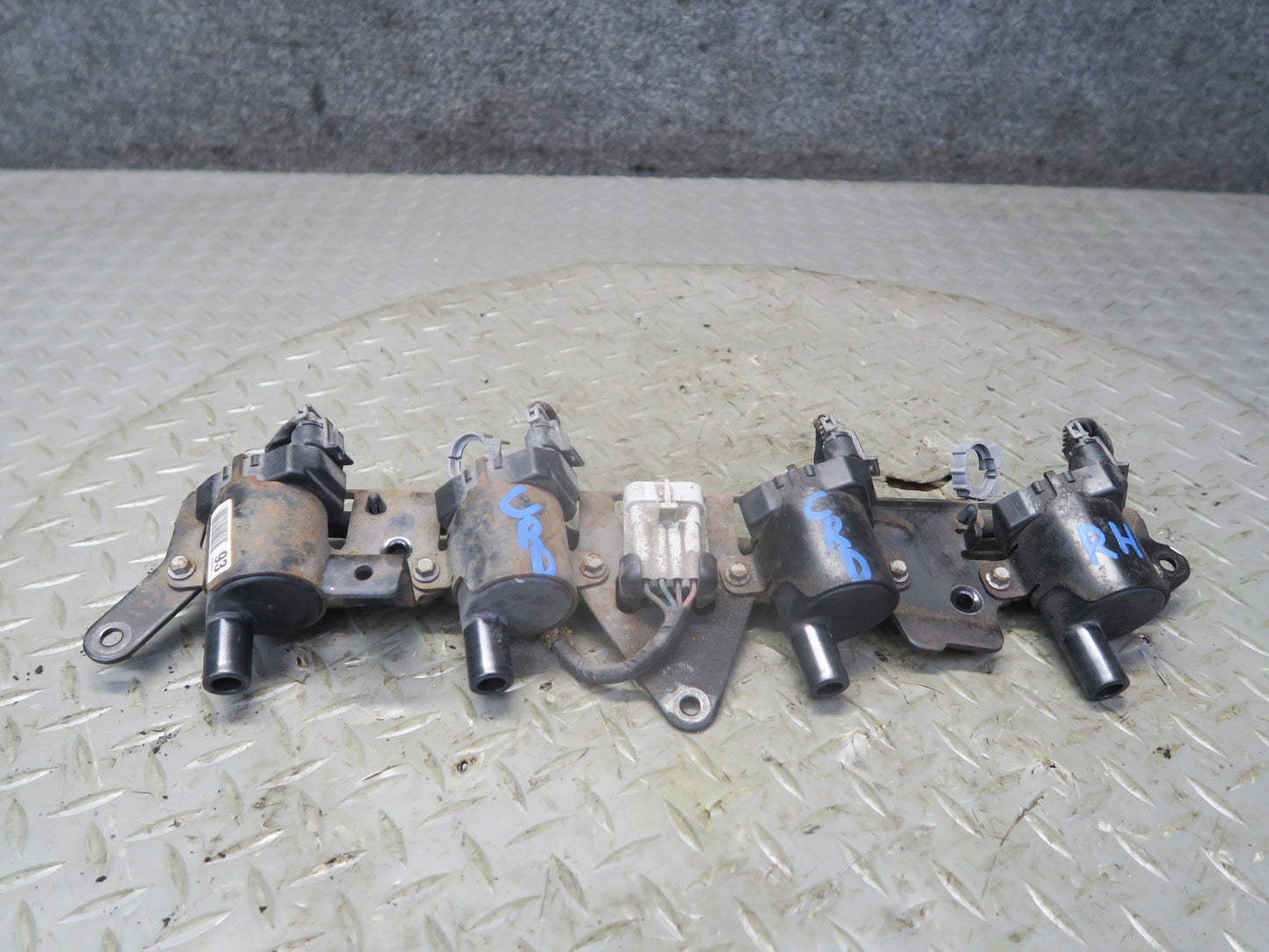 03-04 Chevrolet SSR V8 5.3L Right Engine Ignition Coil Pack Assy 49K Miles OEM