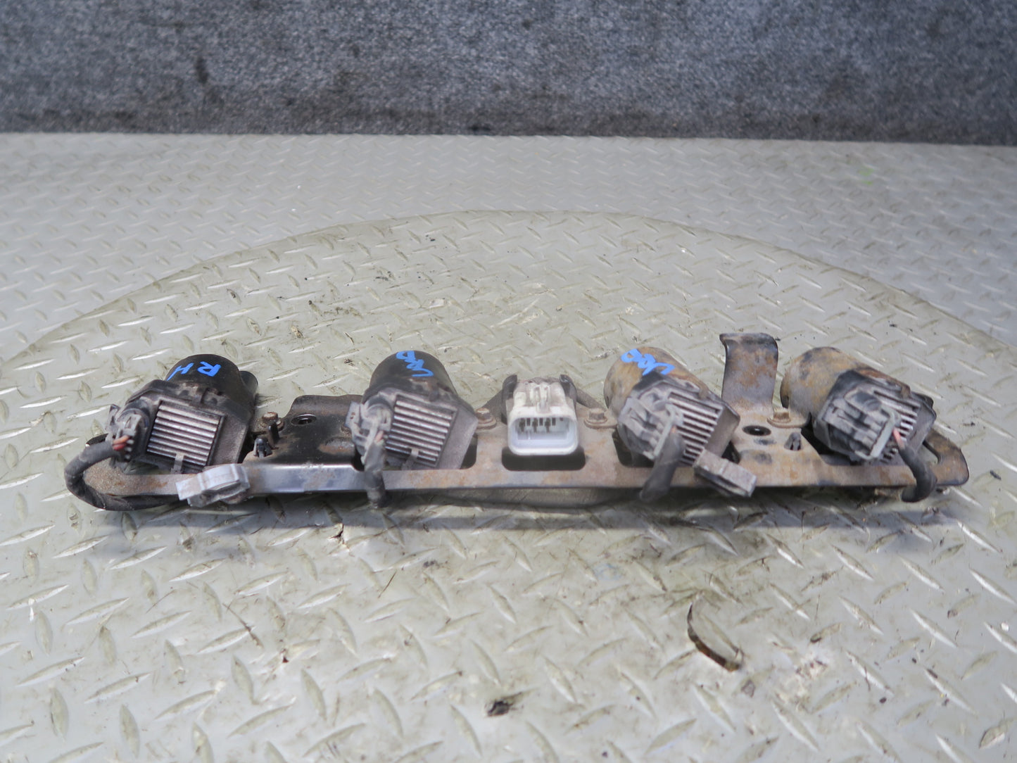 03-04 Chevrolet SSR V8 5.3L Right Engine Ignition Coil Pack Assy 49K Miles OEM