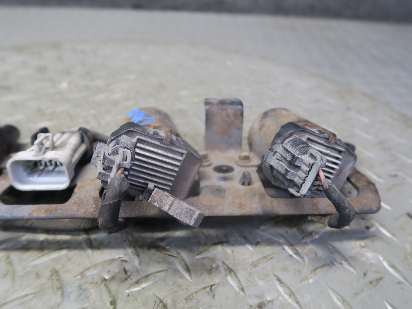 03-04 Chevrolet SSR V8 5.3L Right Engine Ignition Coil Pack Assy 49K Miles OEM