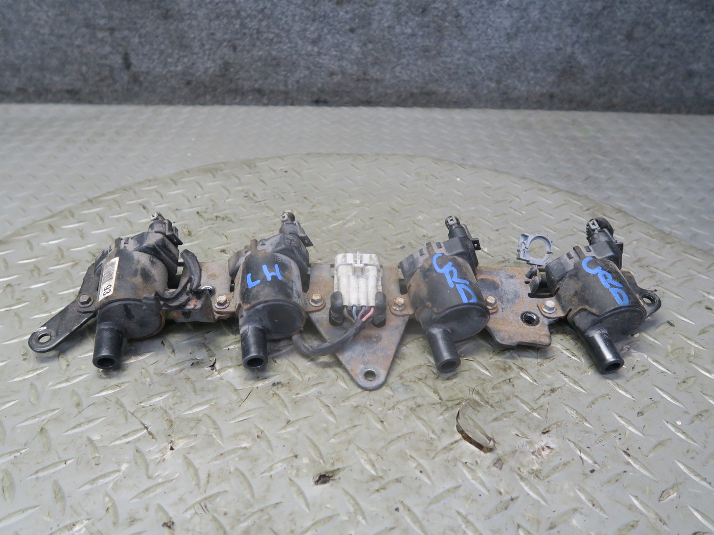 03-04 Chevrolet SSR V8 5.3L Left Engine Ignition Coil Pack Assy 49K Miles OEM