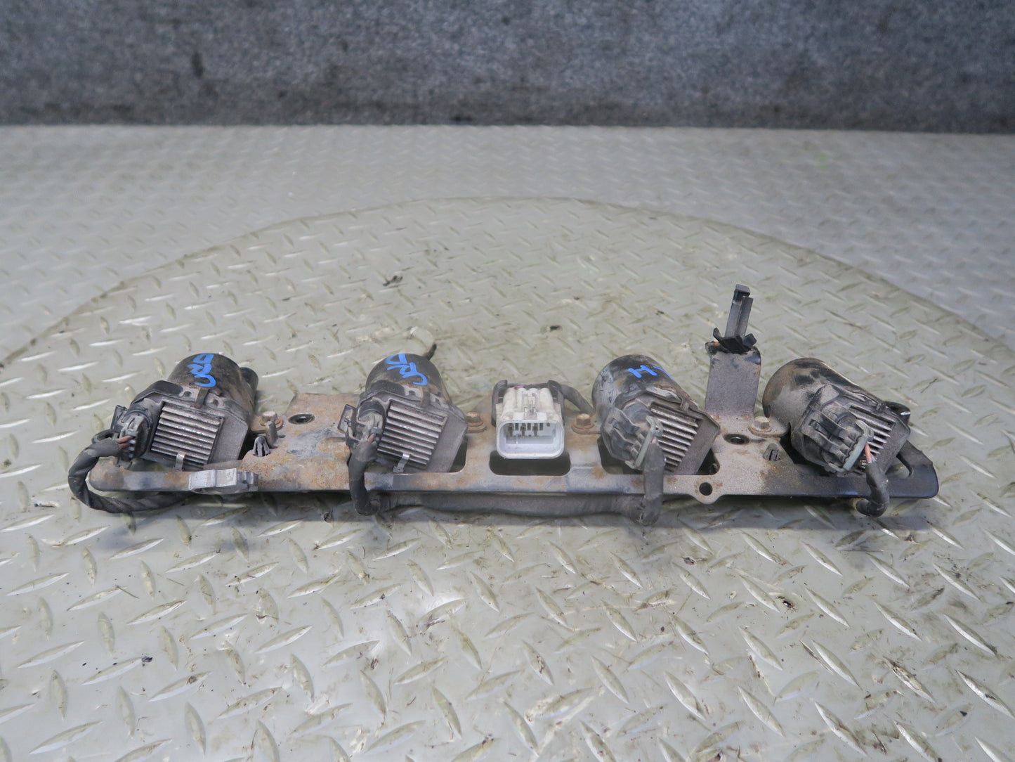03-04 Chevrolet SSR V8 5.3L Left Engine Ignition Coil Pack Assy 49K Miles OEM