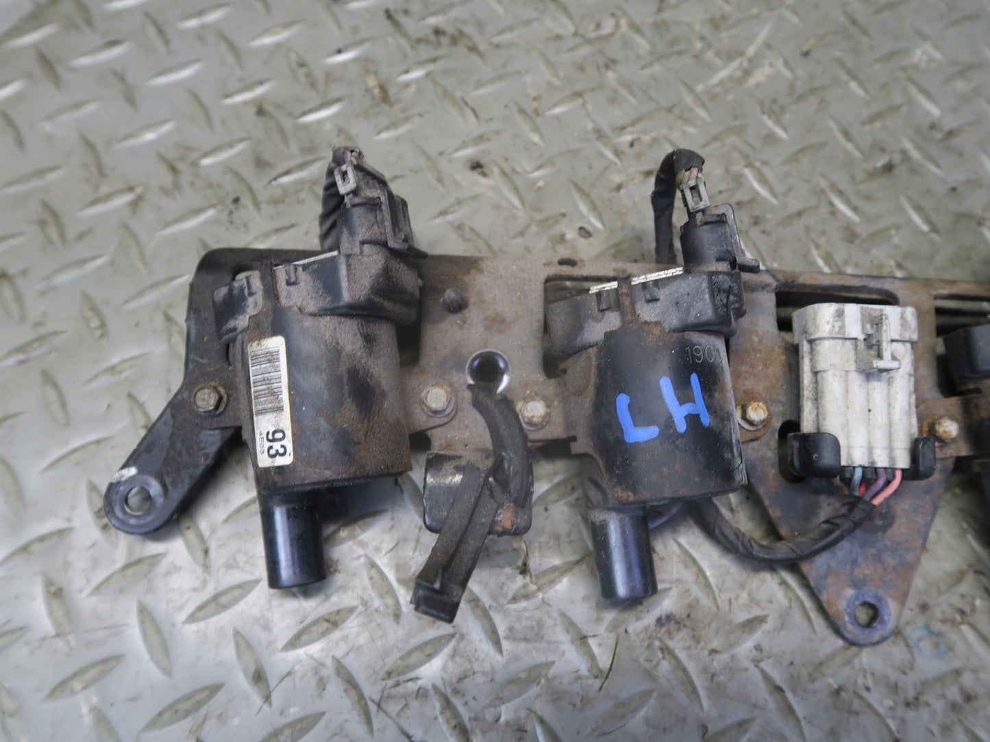03-04 Chevrolet SSR V8 5.3L Left Engine Ignition Coil Pack Assy 49K Miles OEM
