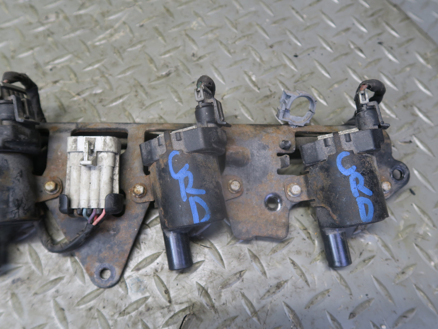 03-04 Chevrolet SSR V8 5.3L Left Engine Ignition Coil Pack Assy 49K Miles OEM