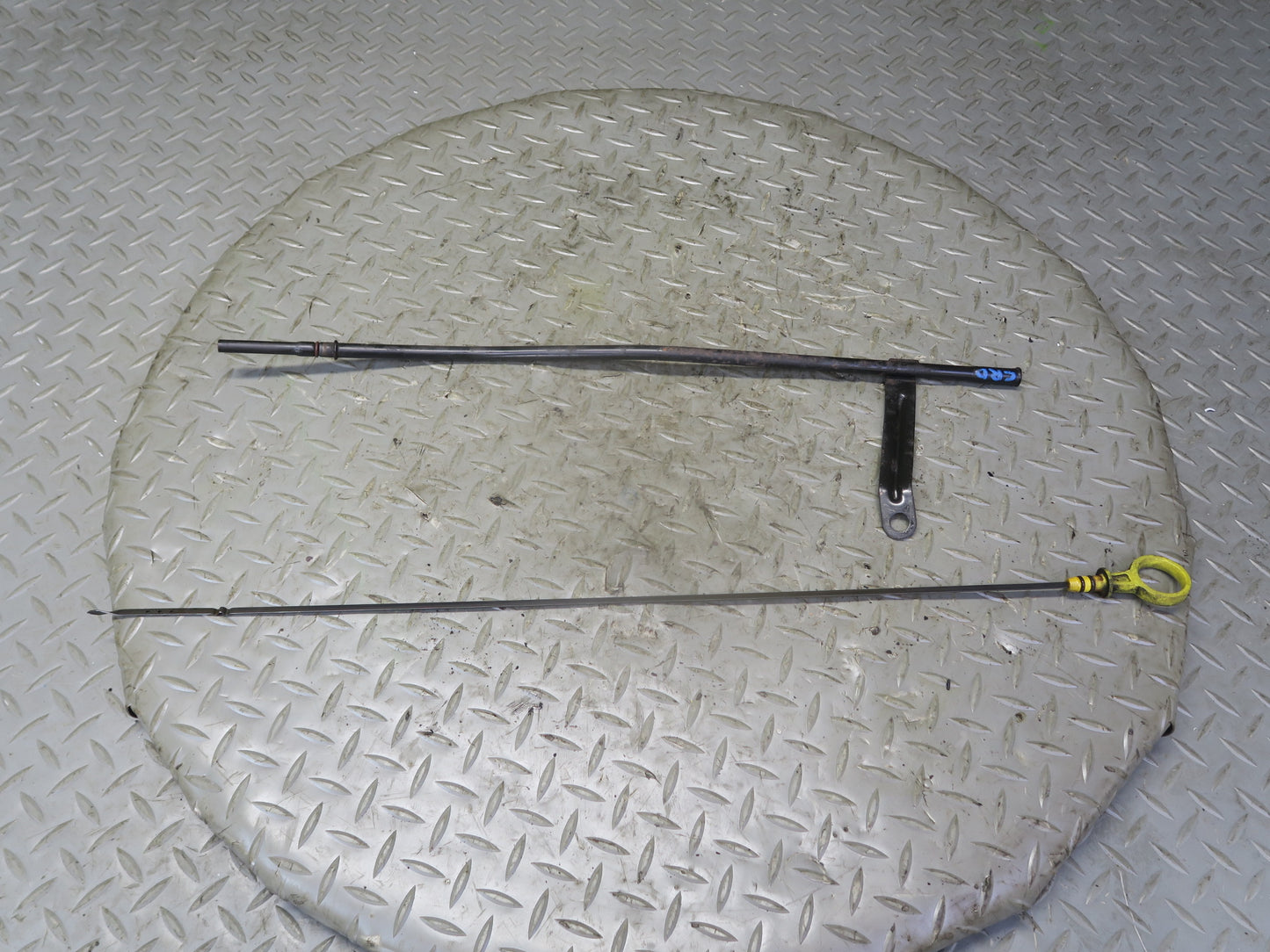 03-06 Chevrolet SSR Engine Oil Dipstick w Tube OEM