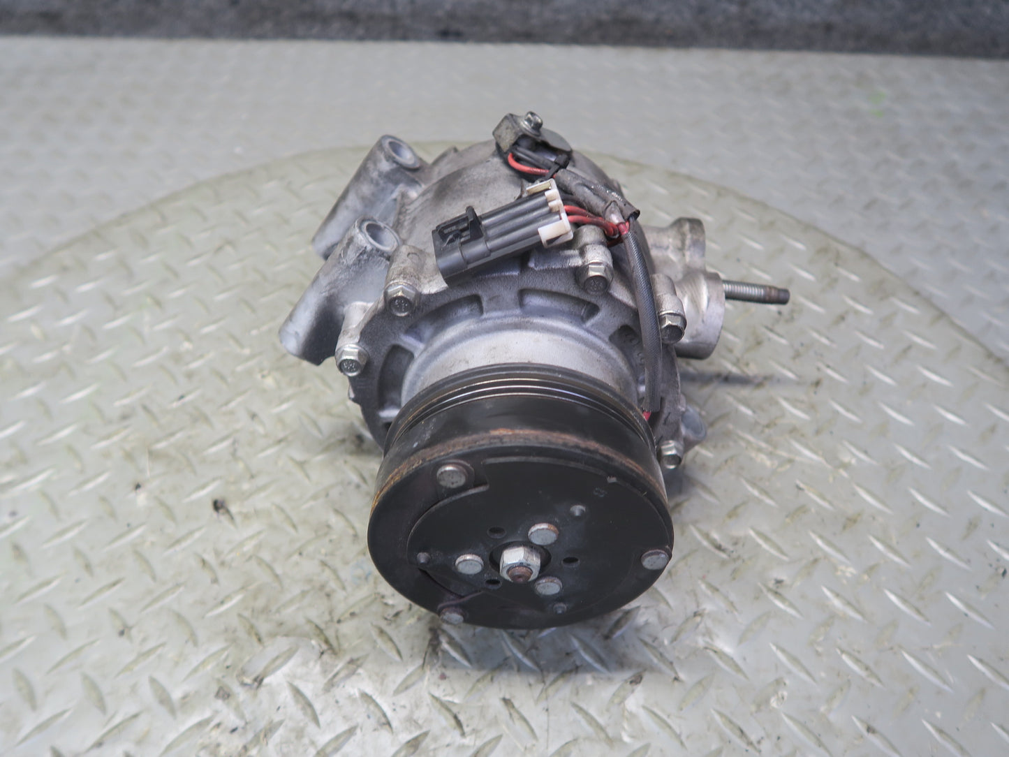 03-04 Chevrolet SSR V8 5.3L A/C Air Condition Compressor Delta Parts