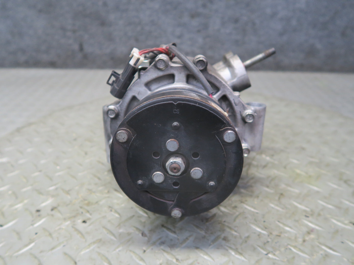 03-04 Chevrolet SSR V8 5.3L A/C Air Condition Compressor Delta Parts