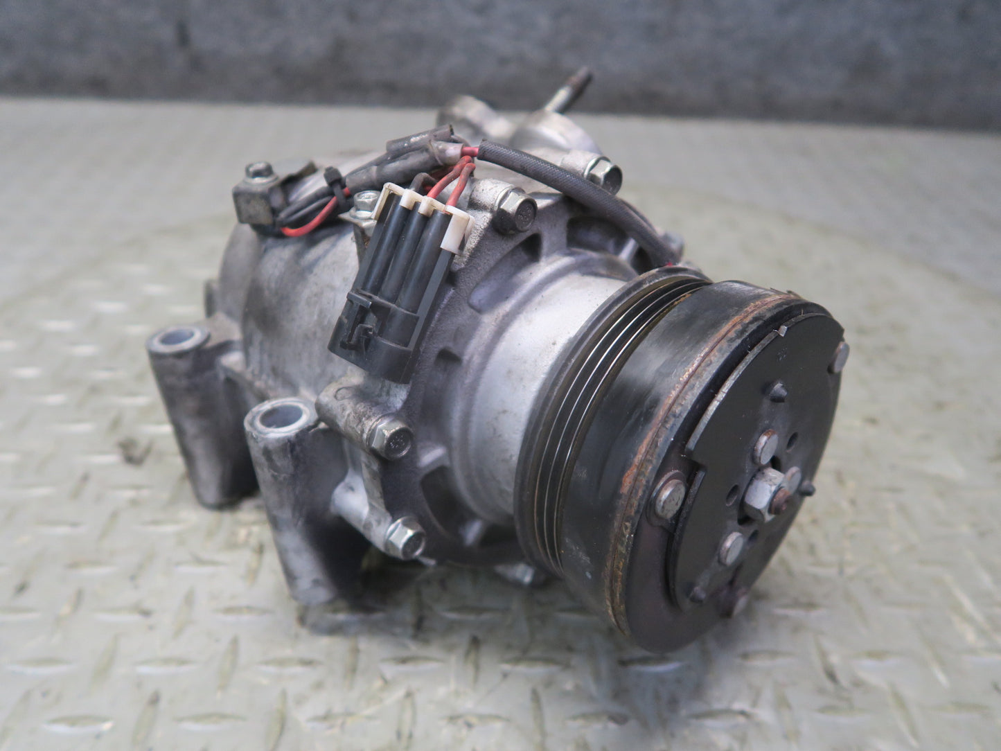 03-04 Chevrolet SSR V8 5.3L A/C Air Condition Compressor Delta Parts