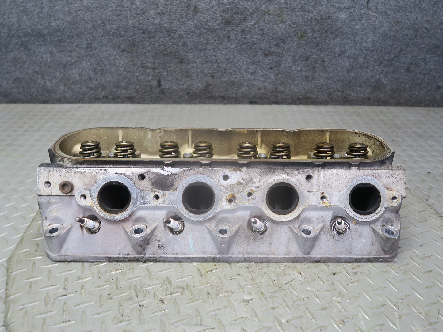 03-04 Chevrolet SSR V8 5.3L LM4 Right Engine Motor Cylinder Head 49K Miles OEM