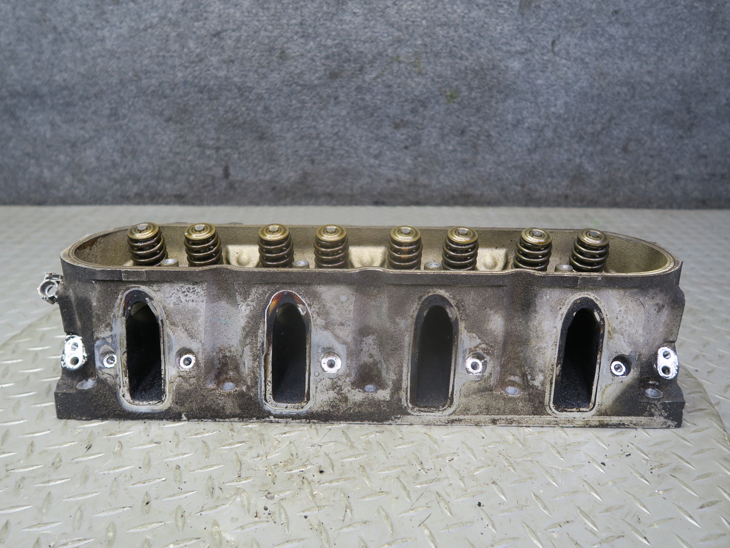 03-04 Chevrolet SSR V8 5.3L LM4 Right Engine Motor Cylinder Head 49K Miles OEM