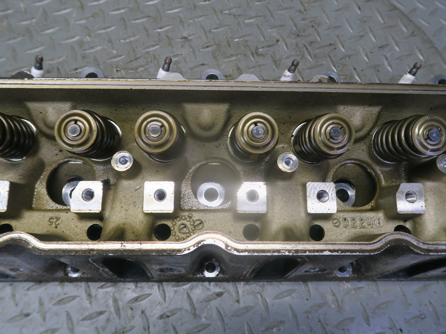 03-04 Chevrolet SSR V8 5.3L LM4 Right Engine Motor Cylinder Head 49K Miles OEM
