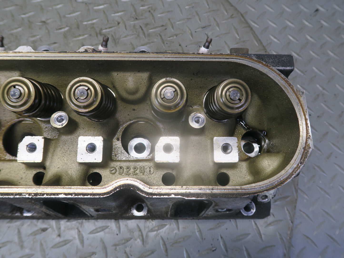 03-04 Chevrolet SSR V8 5.3L LM4 Right Engine Motor Cylinder Head 49K Miles OEM