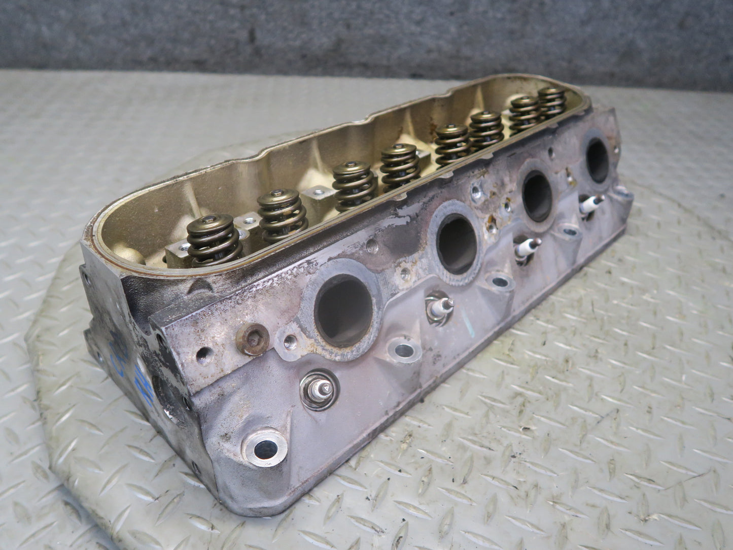 03-04 Chevrolet SSR V8 5.3L LM4 Right Engine Motor Cylinder Head 49K Miles OEM