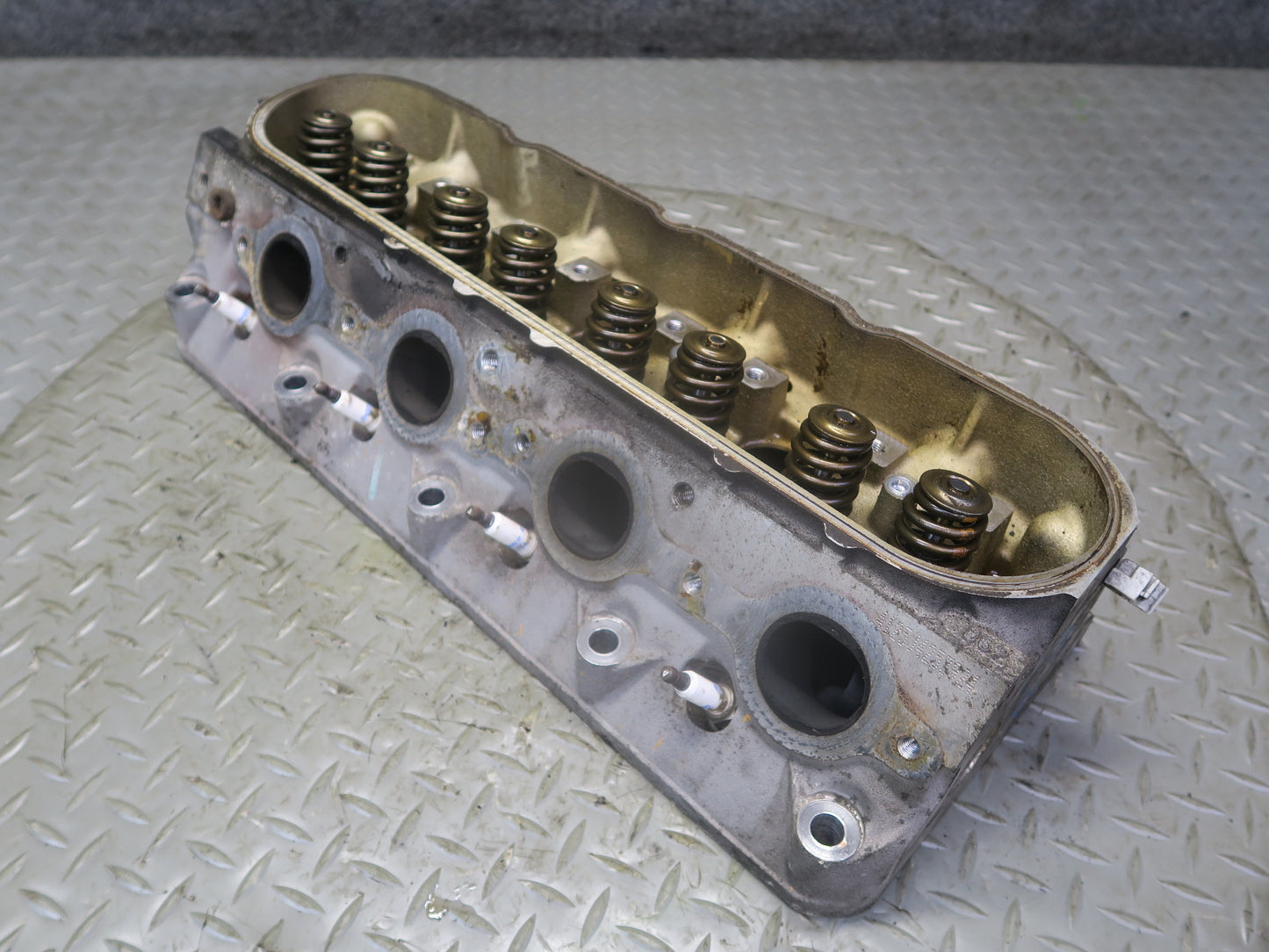 03-04 Chevrolet SSR V8 5.3L LM4 Right Engine Motor Cylinder Head 49K Miles OEM