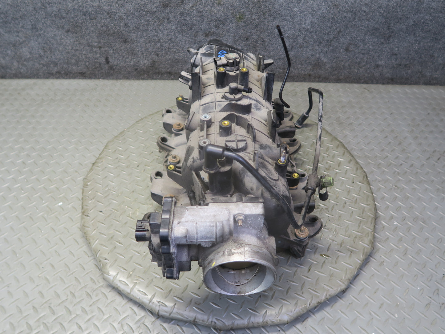 03-04 Chevrolet SSR V8 5.3L Engine Intake Manifold w Throttle Body 49K Miles OEM