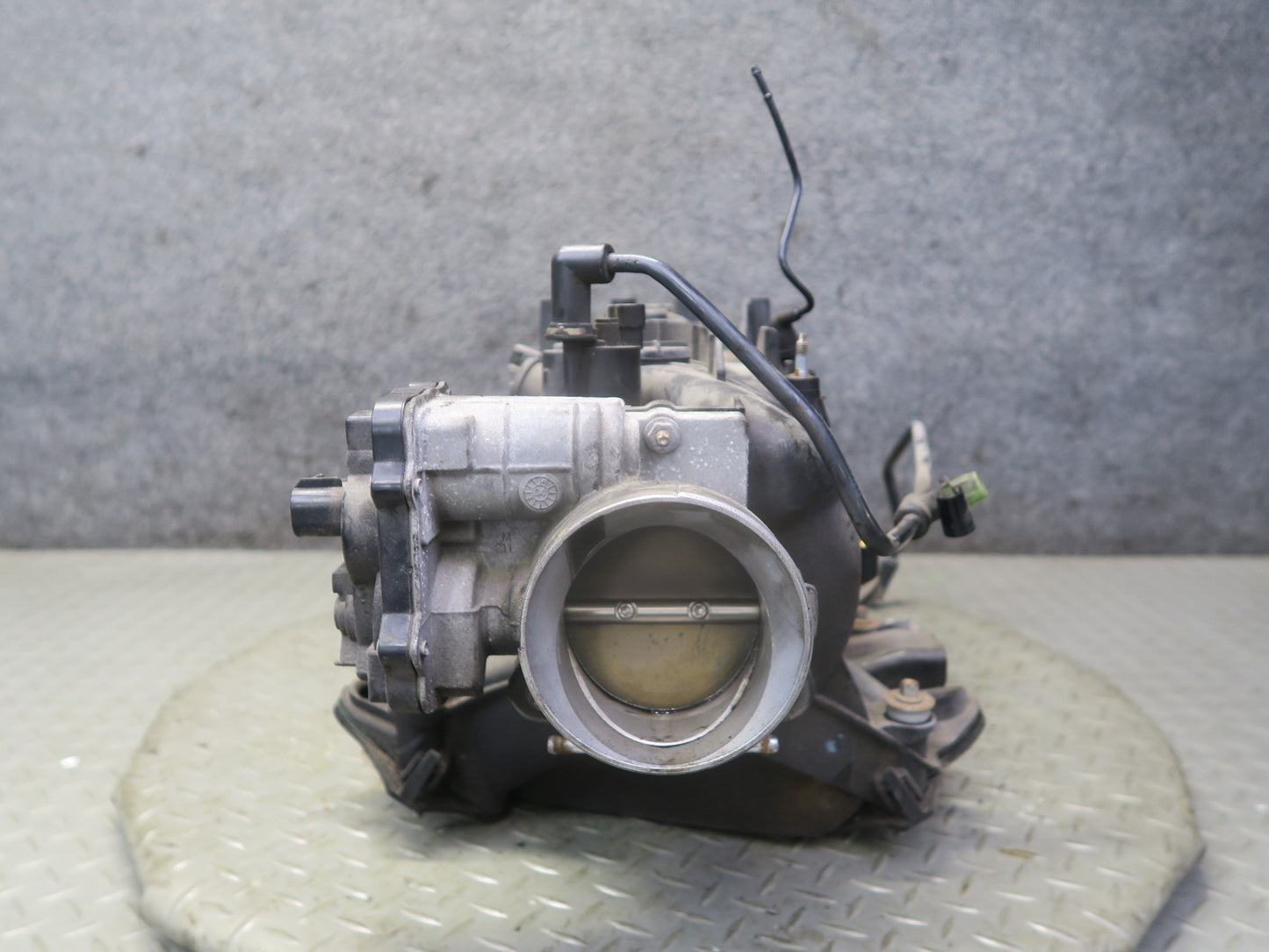 03-04 Chevrolet SSR V8 5.3L Engine Intake Manifold w Throttle Body 49K Miles OEM