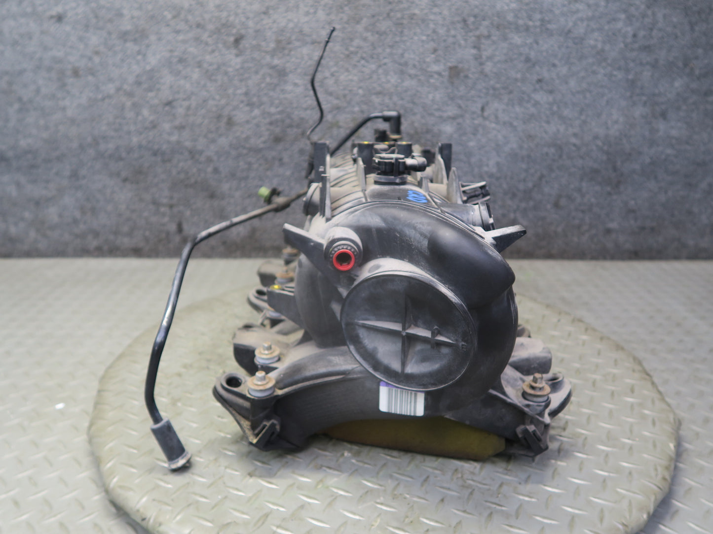 03-04 Chevrolet SSR V8 5.3L Engine Intake Manifold w Throttle Body 49K Miles OEM
