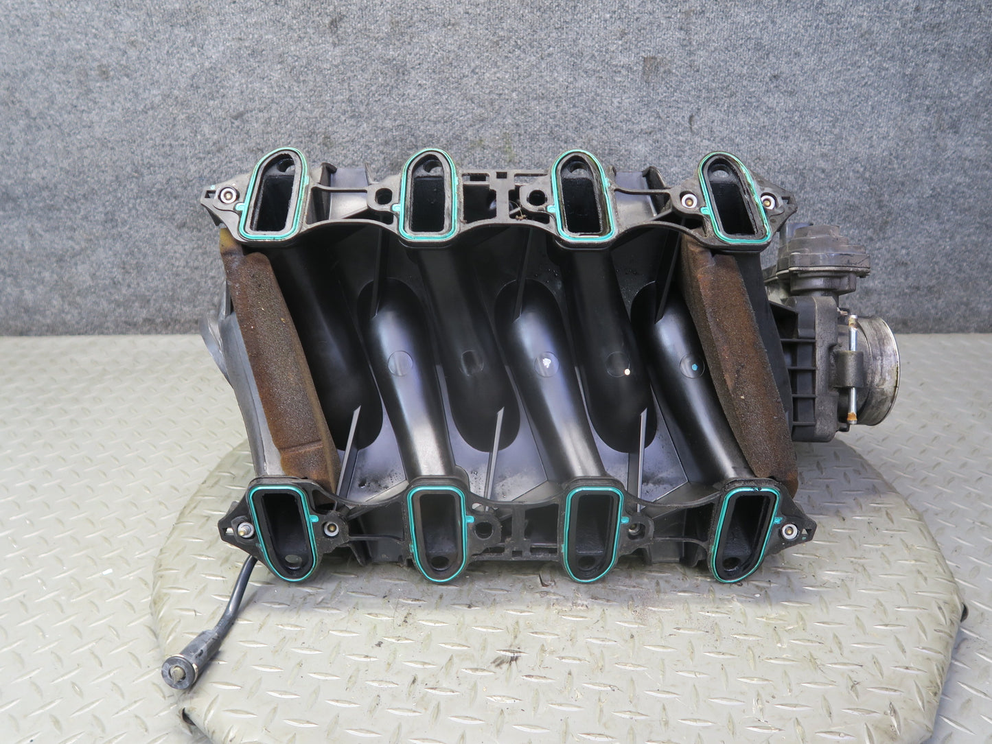 03-04 Chevrolet SSR V8 5.3L Engine Intake Manifold w Throttle Body 49K Miles OEM