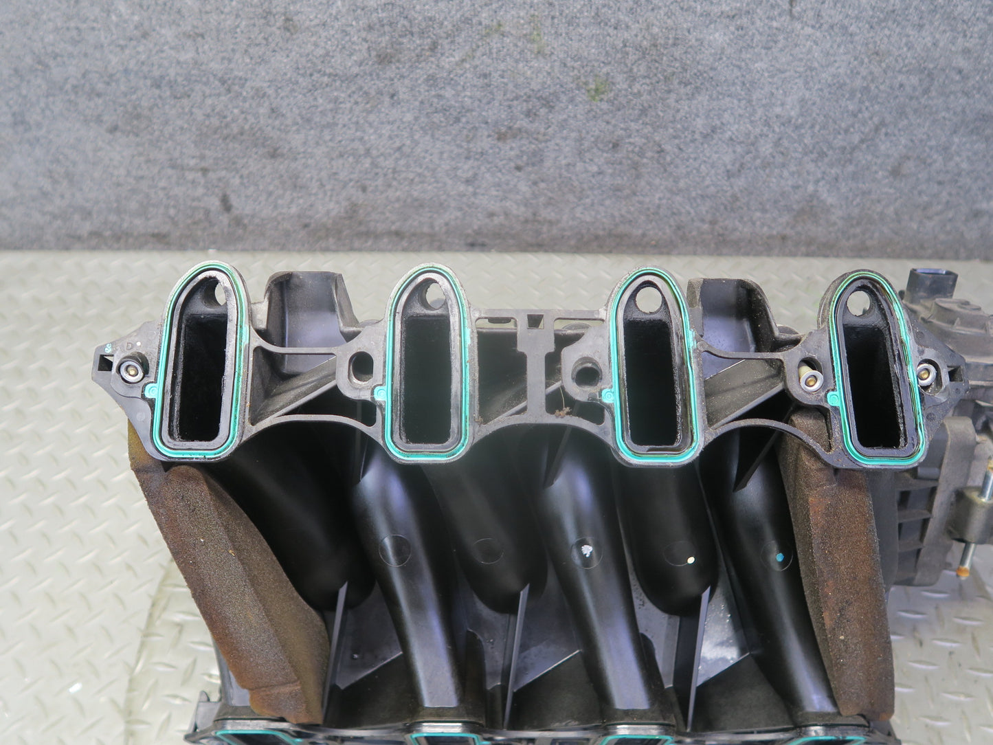 03-04 Chevrolet SSR V8 5.3L Engine Intake Manifold w Throttle Body 49K Miles OEM