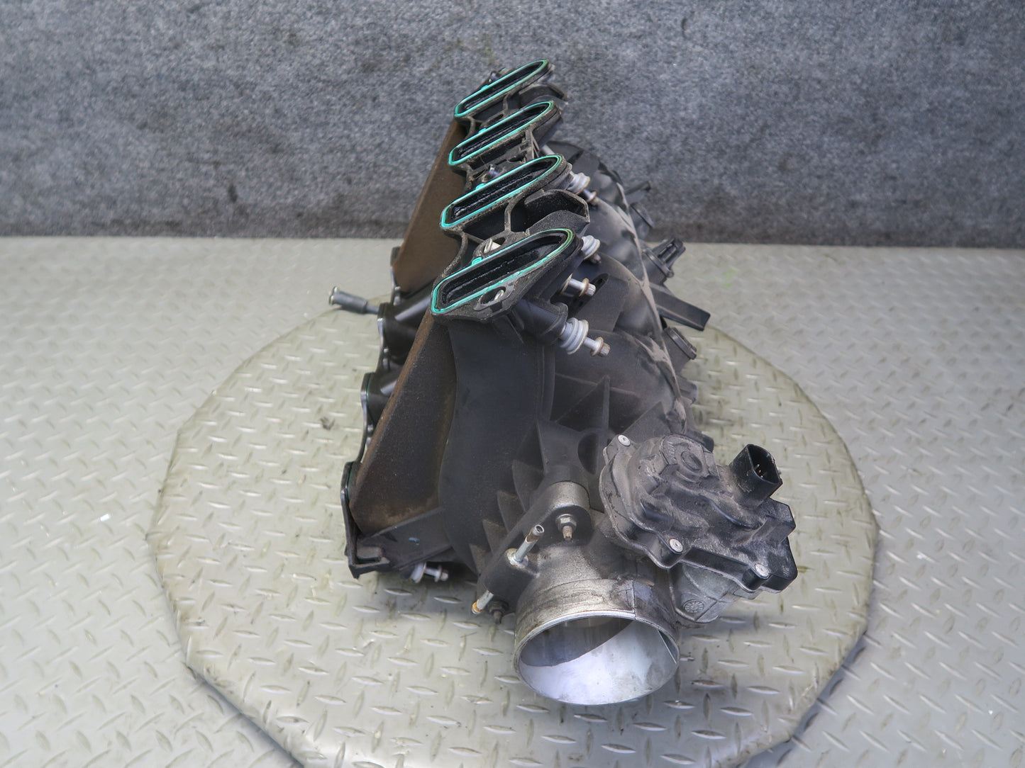 03-04 Chevrolet SSR V8 5.3L Engine Intake Manifold w Throttle Body 49K Miles OEM