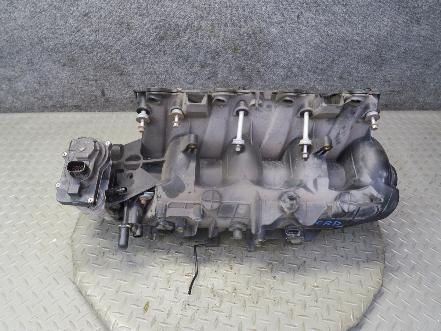 03-04 Chevrolet SSR V8 5.3L Engine Intake Manifold w Throttle Body 49K Miles OEM
