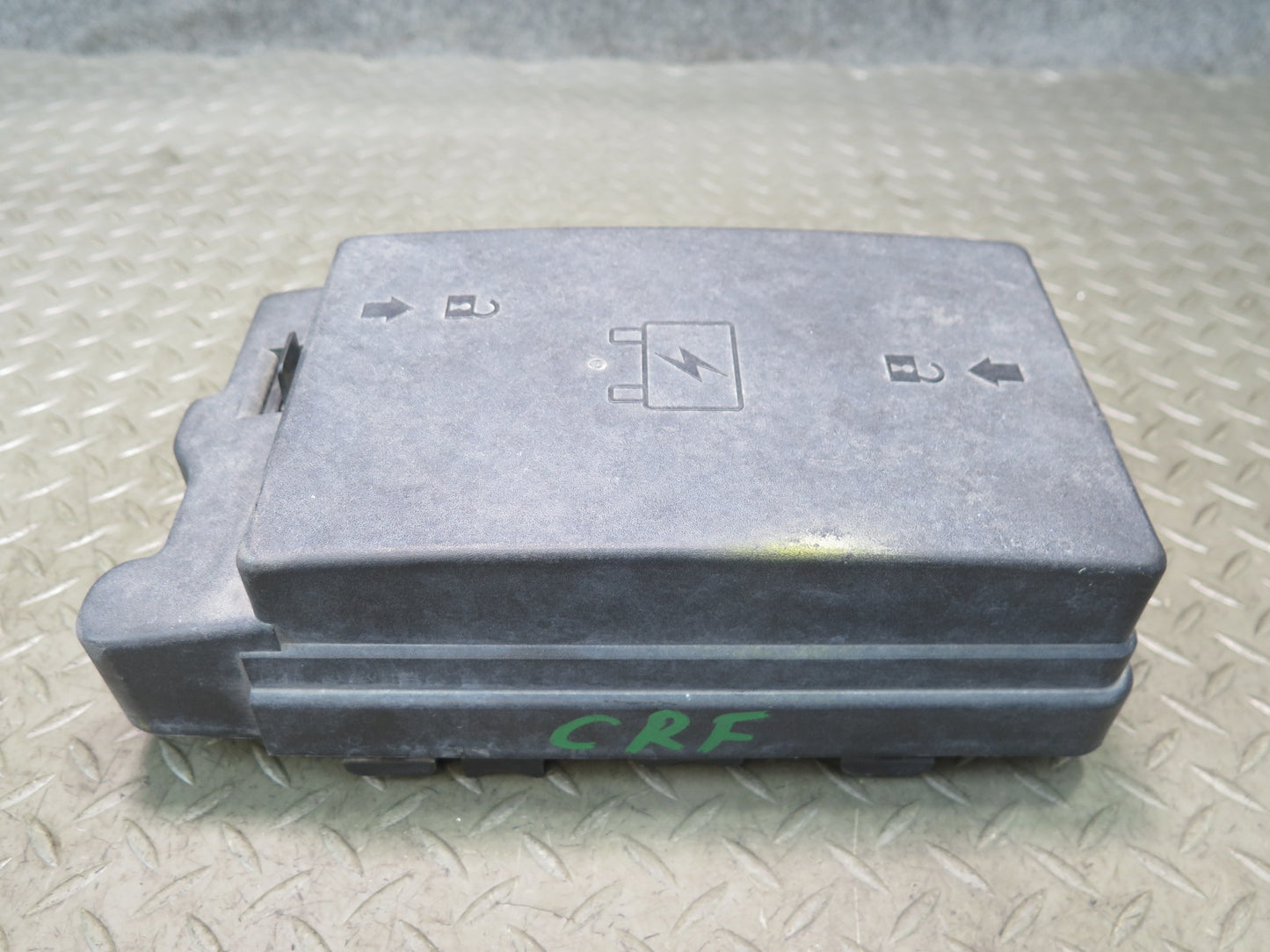 2003 Chevrolet SSR 5.3L LM4 A/T Engine Bay Relay Fuse Box OEM