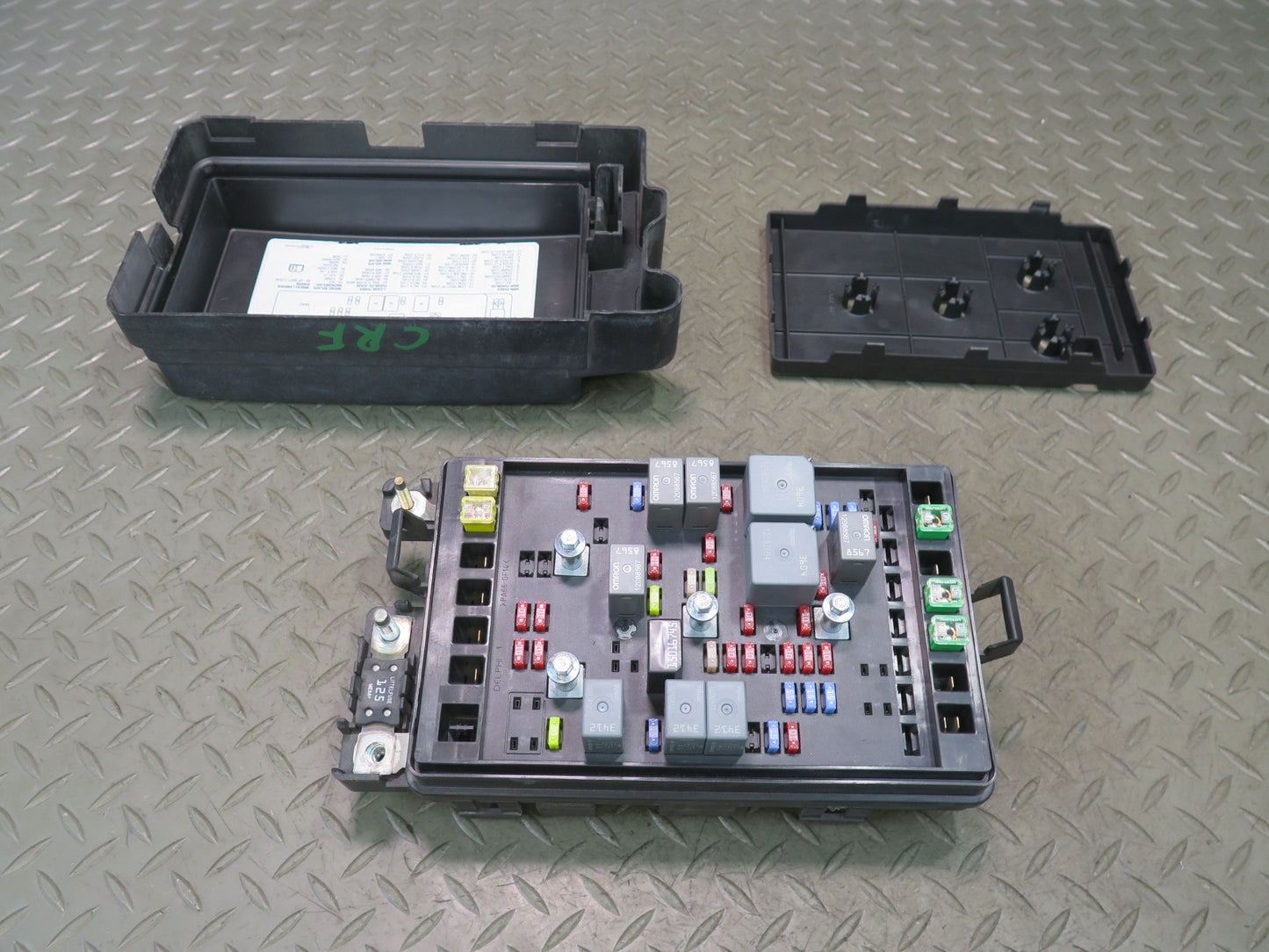 2003 Chevrolet SSR 5.3L LM4 A/T Engine Bay Relay Fuse Box OEM