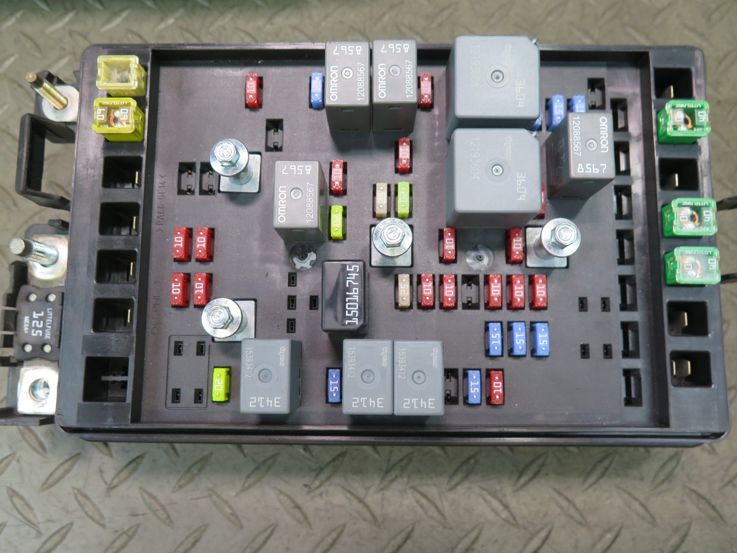 2003 Chevrolet SSR 5.3L LM4 A/T Engine Bay Relay Fuse Box OEM