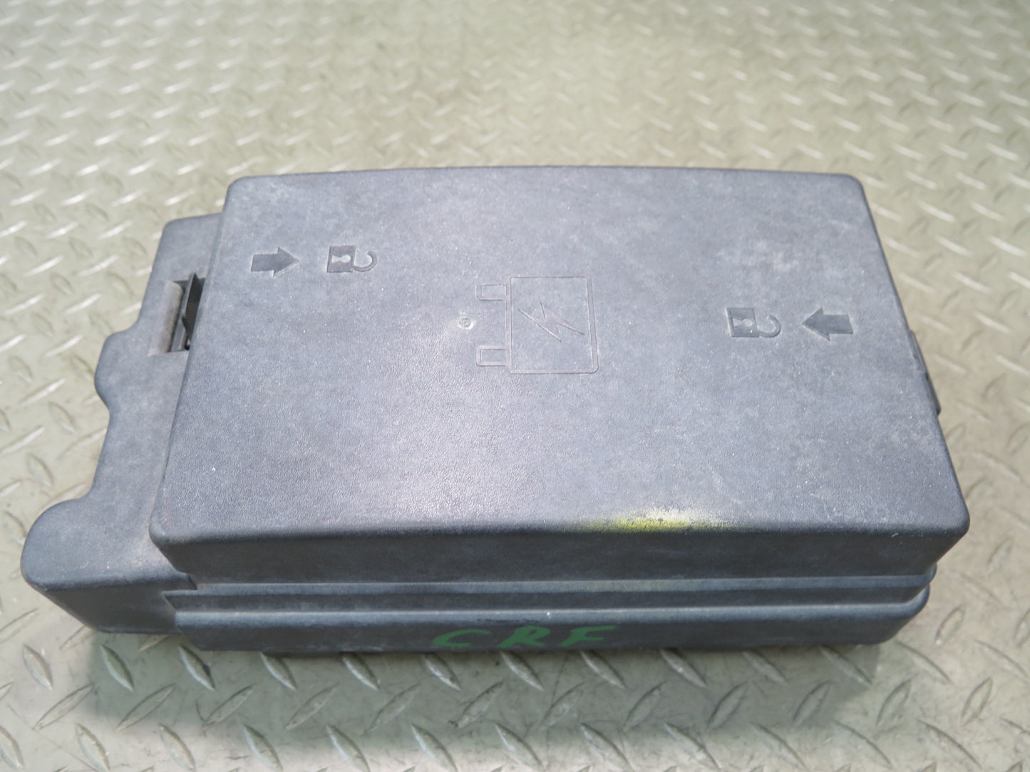 2003 Chevrolet SSR 5.3L LM4 A/T Engine Bay Relay Fuse Box OEM