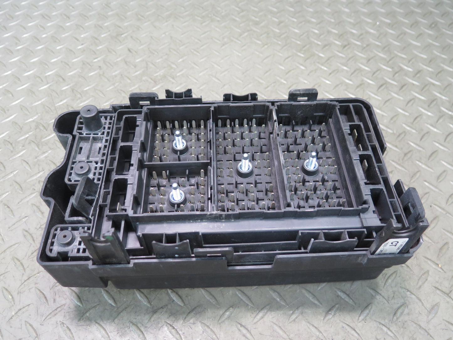 2003 Chevrolet SSR 5.3L LM4 A/T Engine Bay Relay Fuse Box OEM