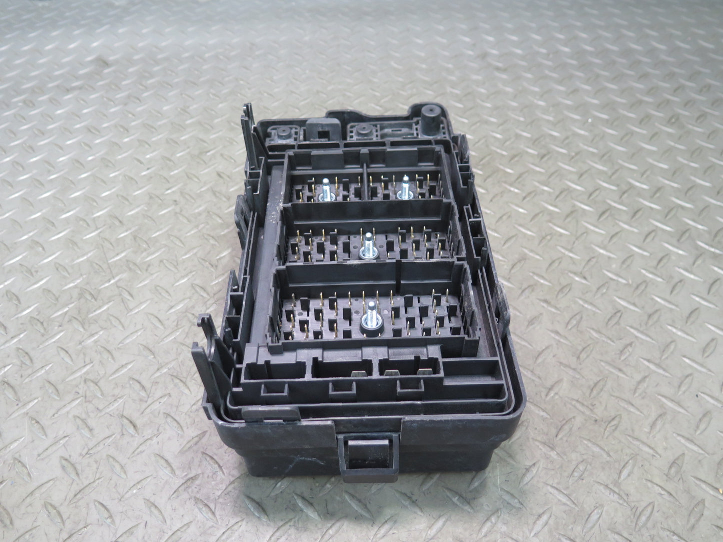 2003 Chevrolet SSR 5.3L LM4 A/T Engine Bay Relay Fuse Box OEM