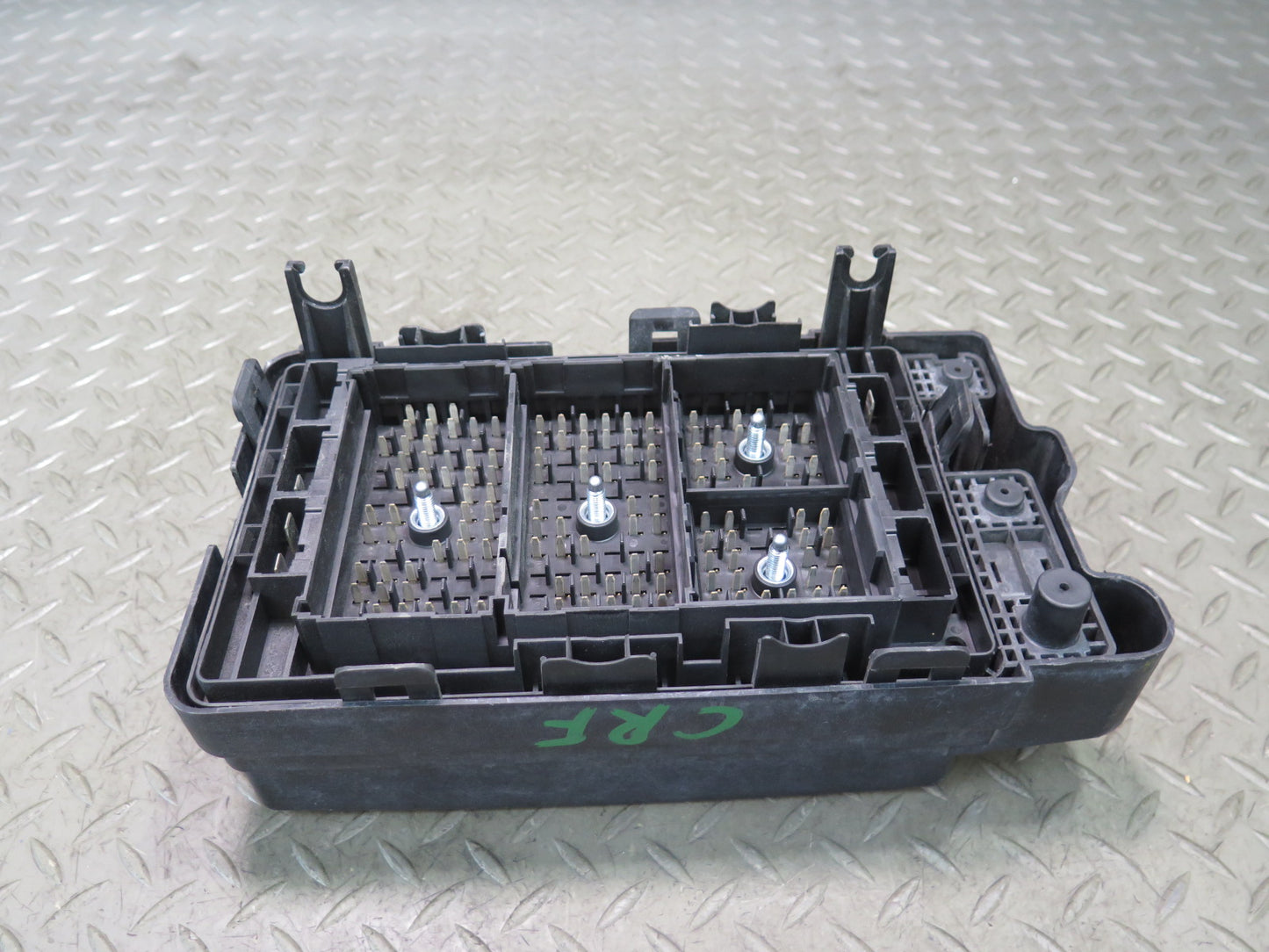 2003 Chevrolet SSR 5.3L LM4 A/T Engine Bay Relay Fuse Box OEM
