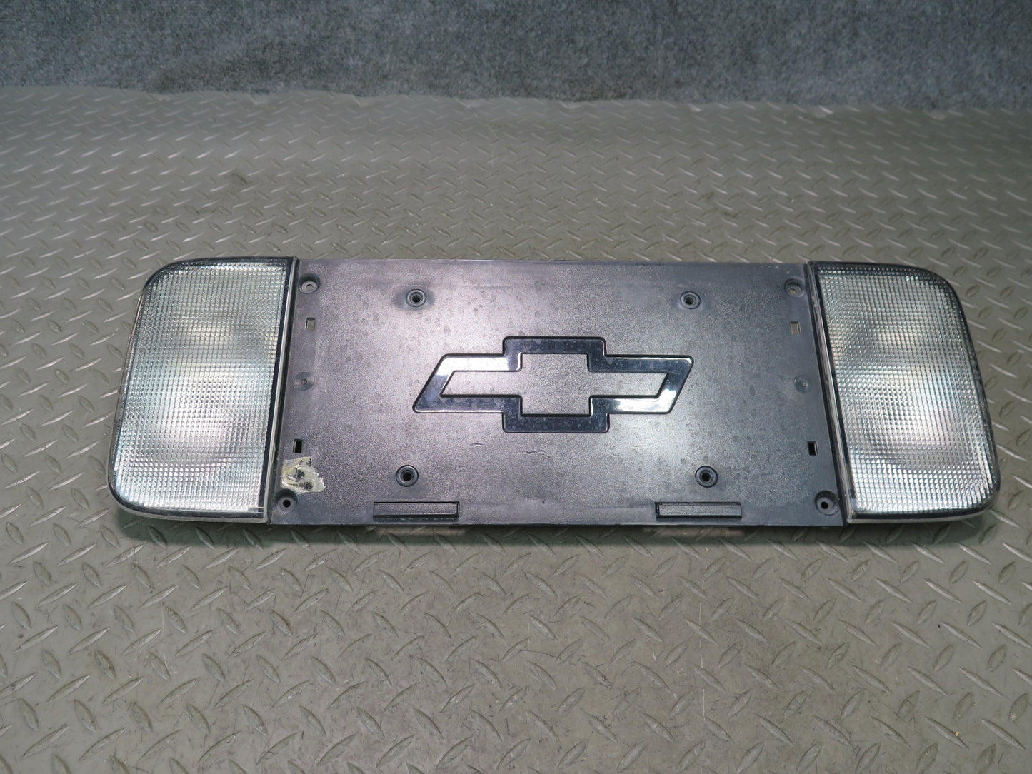 03-06 Chevrolet SSR Rear Reverse Light License Plate Holder 16524094 OEM