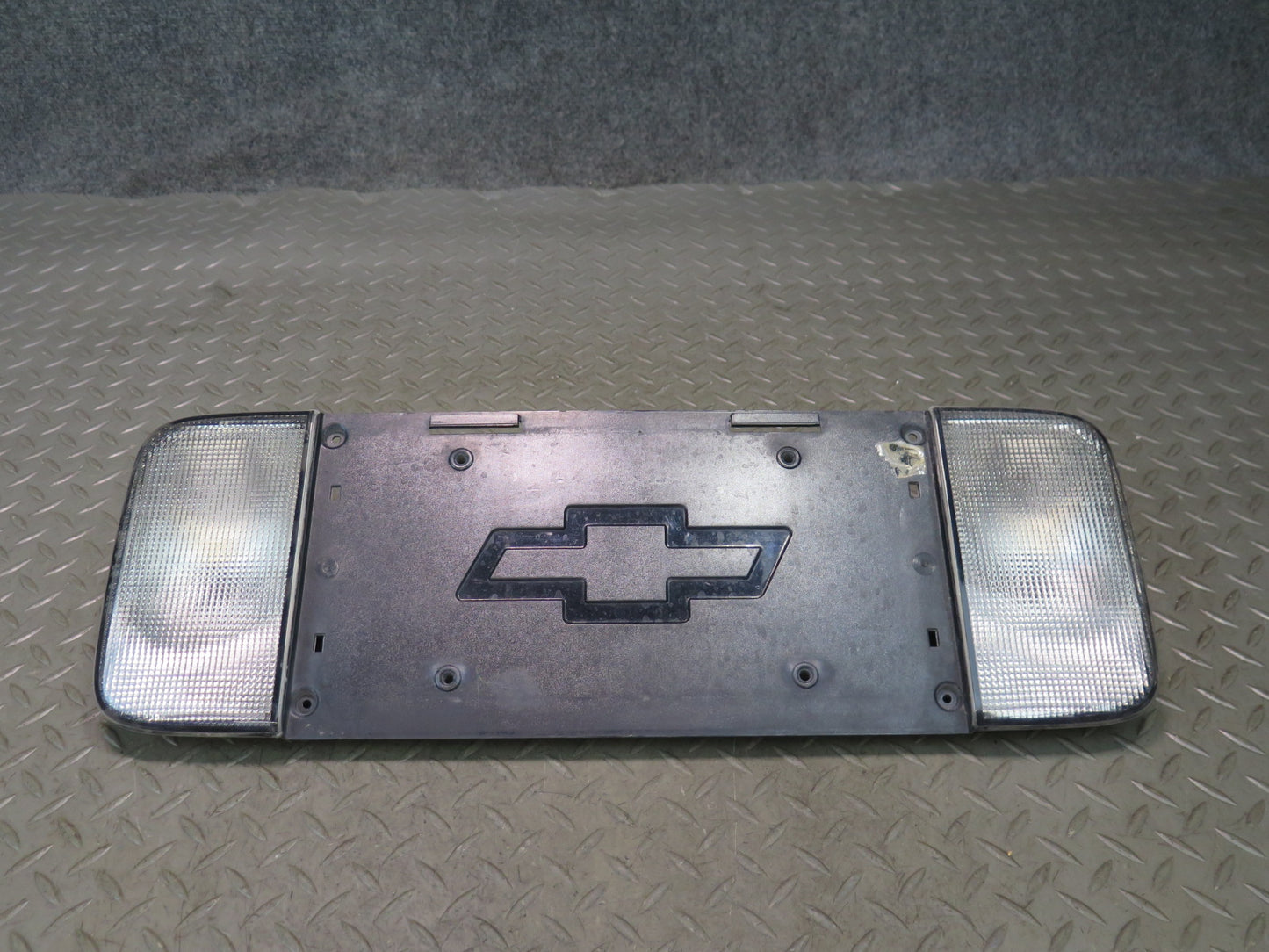 03-06 Chevrolet SSR Rear Reverse Light License Plate Holder 16524094 OEM