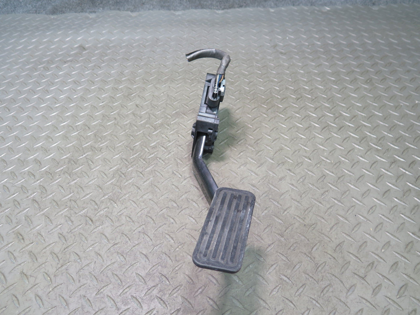 03-06 Chevrolet SSR A/T Accelerator Gas Pedal 15187573 OEM