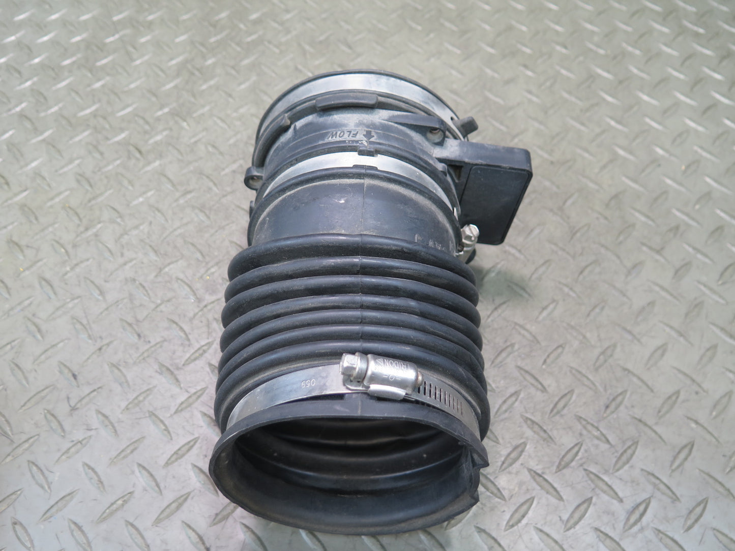 03-04 Chevrolet SSR Air Intake Mass Air Flow Meter MAF Sensor w Duct Assy OEM